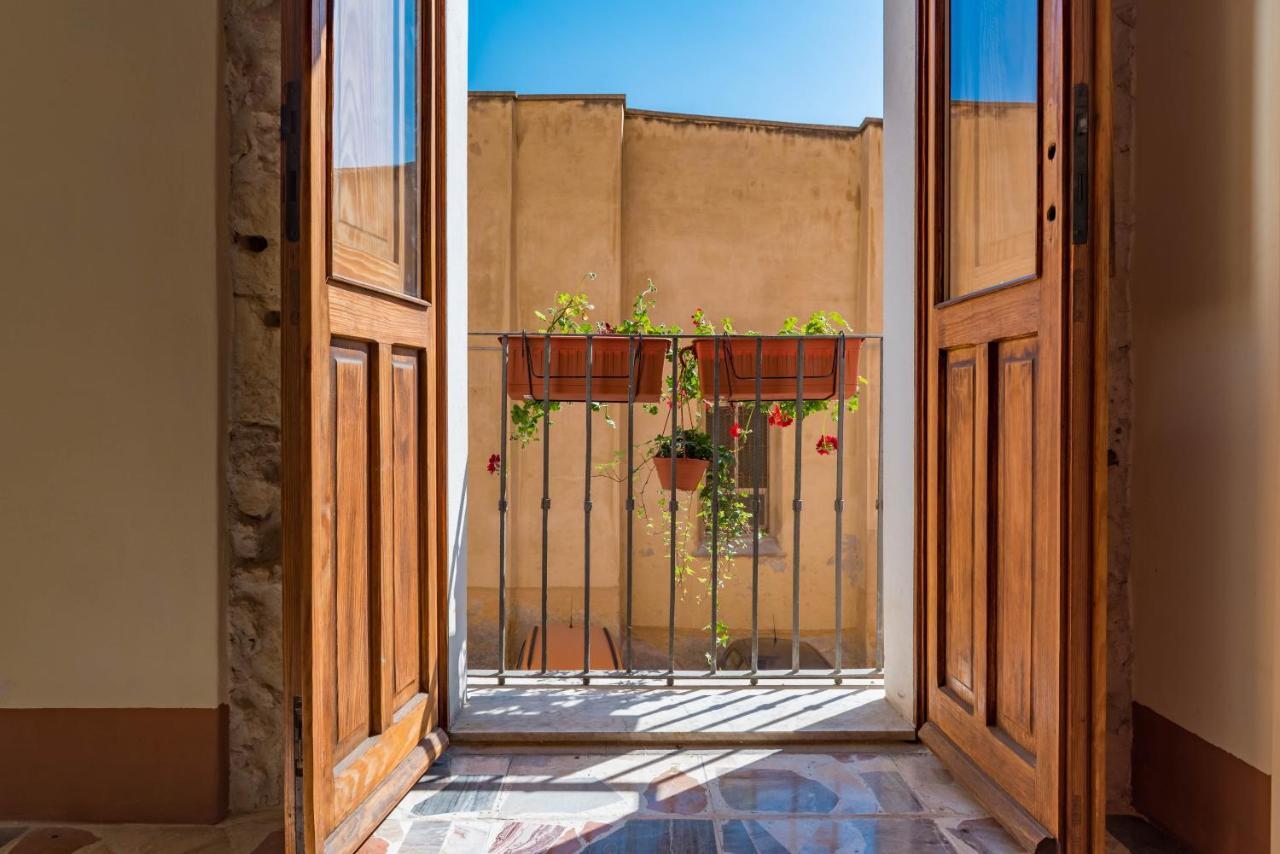 Cappuccine Guesthouse กาญารี ภายนอก รูปภาพ